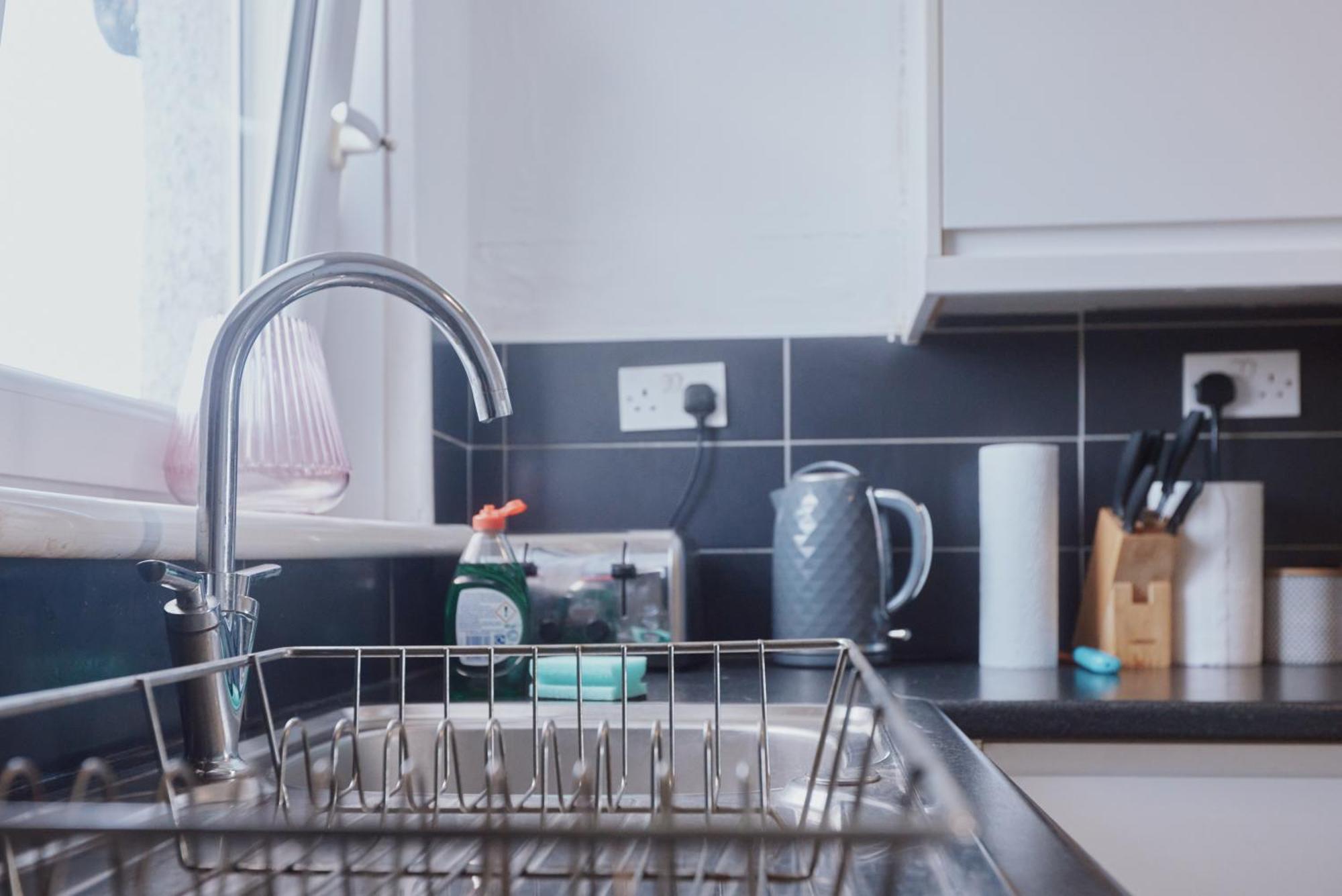 Modern And Vibrantly Designed Apartment มาเทอร์เวลล์ ภายนอก รูปภาพ